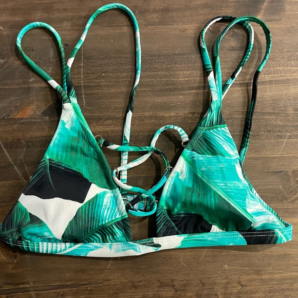Palm leaves lace up bikini top - Picture 2 of 3